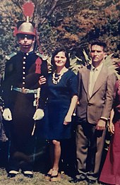 Pais de Bolsonaro Olinda e Geraldo Bolsonaro com seu filho Jair, em 1974, na Academia Militar das Agulhas Negras